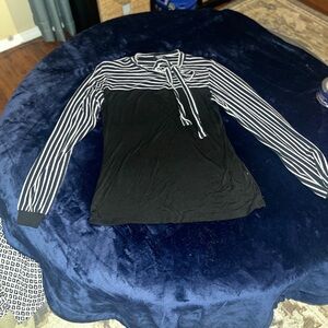 Zeagoo Black and White Striped Top